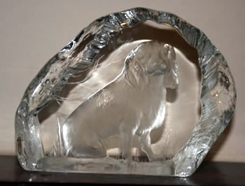 Item 71 Blenheim CKCS ornament etched in glass